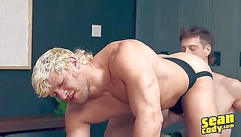 Married younger fucks herself with a dildo