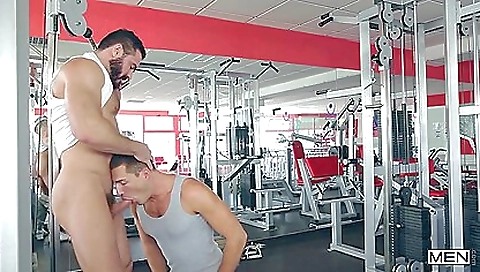 Cute coed with a big ass gets fucked