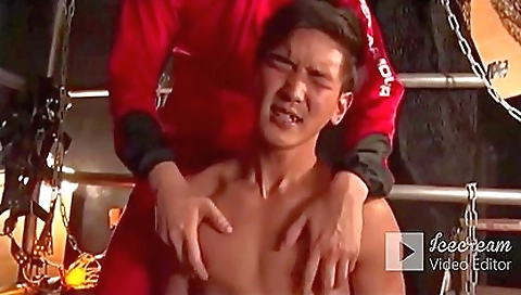 Sultry chick seasideenga sheet savors up foot worship