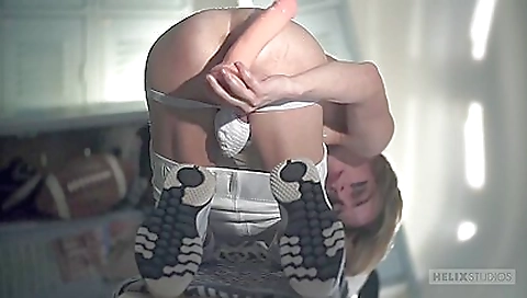 Sexy chick gets her ass fucked in black room